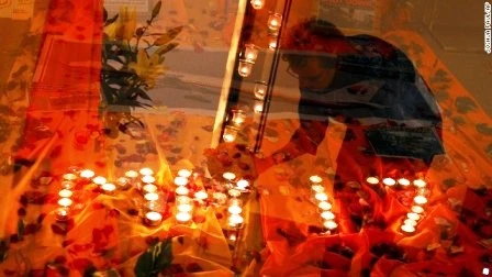 Cả thế giới đang khóc than cho các nạn nhân xấu số có mặt trên chuyến bay MH17 bị bắn hạ ở miền đông Ukraine hôm 17/7 vừa qua. Cả thế giới đang khóc than cho các nạn nhân xấu số có mặt trên chuyến bay MH17 bị bắn hạ ở miền đông Ukraine hôm 17/7 vừa qua.